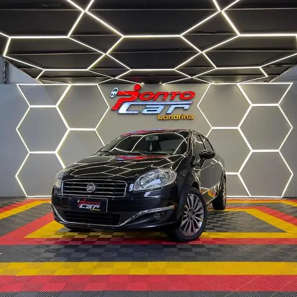 Carro Fiat Linea 2015 Absolute 1.8 16V Dualogic (Flex)