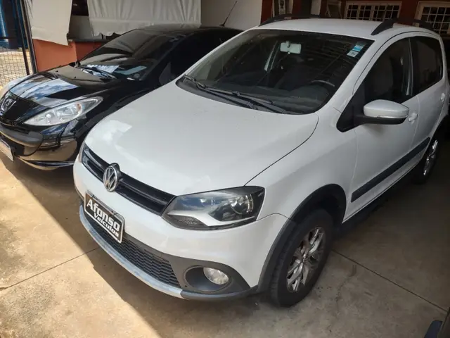 Carro Volkswagen CrossFox 2014 1.6 VHT (Flex)