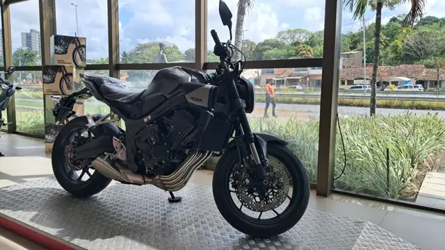 Moto Honda CB 650R 2026 E-Clutch