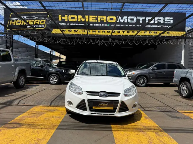 Carro Ford Focus Hatch 2015 SE 2.0 16V PowerShift