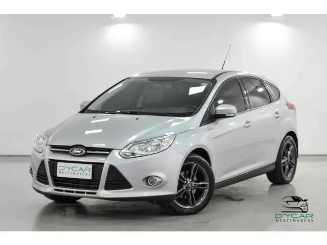 Carro Ford Focus Sedan 2015 SE 2.0 16V PowerShift (Aut)
