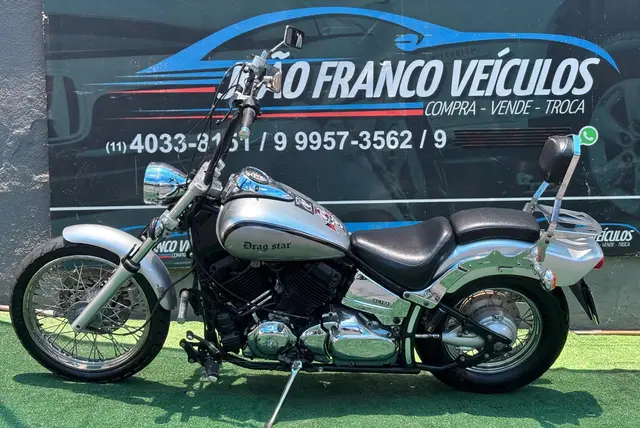 Moto Yamaha XVS 650 2004 Drag Star