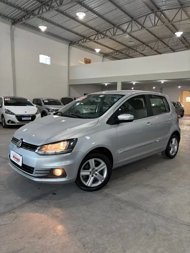 Carro Volkswagen Fox 2016 1.6 16v MSI Highline I-Motion (Flex)