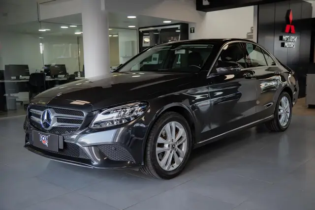 Carro Mercedes-Benz C 180  2020 Avantgarde 1.6 CGI Gasolina (Aut)