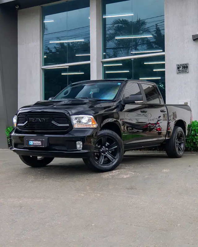 Carro Ram 1500 2022 Limited 5.7