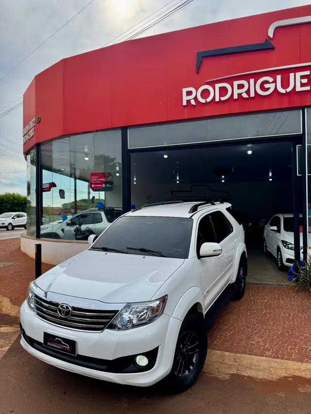 Carro Toyota Hilux Cabine Dupla 2015 Hilux 2.7 SR CD 4x2 (Flex) (Aut)