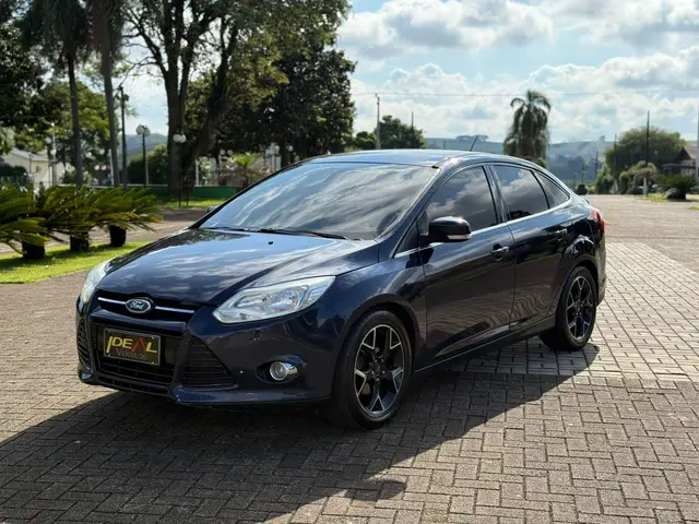 Carro Ford Focus Sedan 2015 Titanium Plus 2.0 16V PowerShift (Aut)