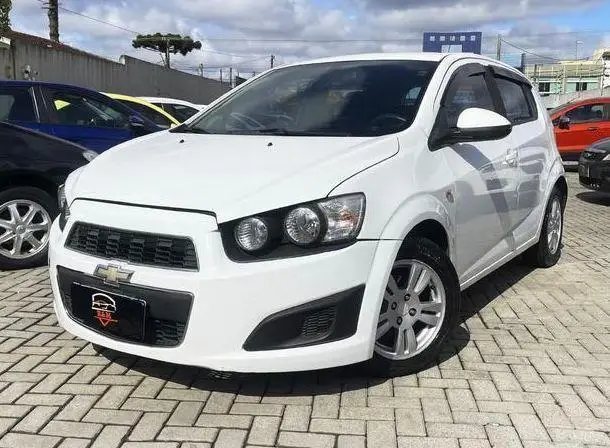 Carro Chevrolet Sonic 2013 Hatch LT