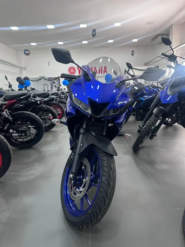 Moto Yamaha YZF R15 2025 ABS