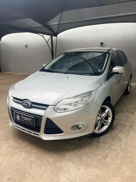 Carro Ford Focus Hatch 2015 SE 2.0 16V PowerShift