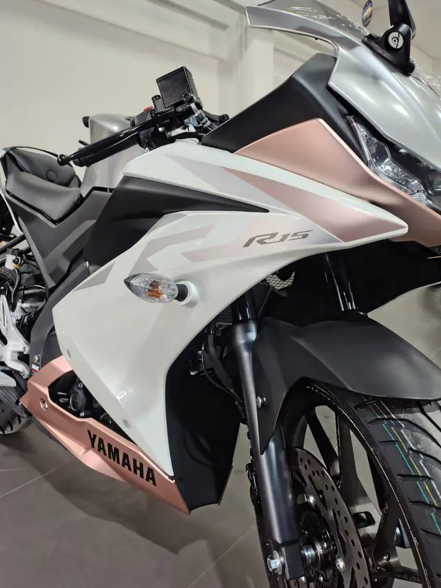 Moto Yamaha YZF R15 2026 ABS