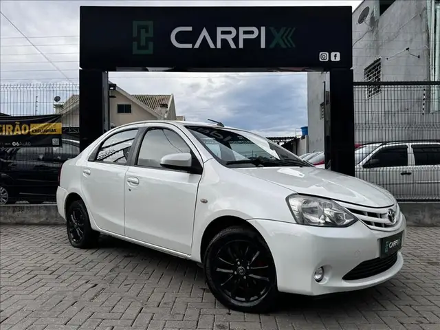 Carro Toyota Etios Sedan 2018 XS 1.5 (Flex)