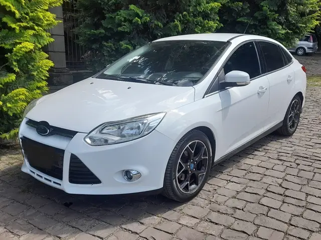Carro Ford Focus Sedan 2015 Titanium Plus 2.0 16V PowerShift (Aut)