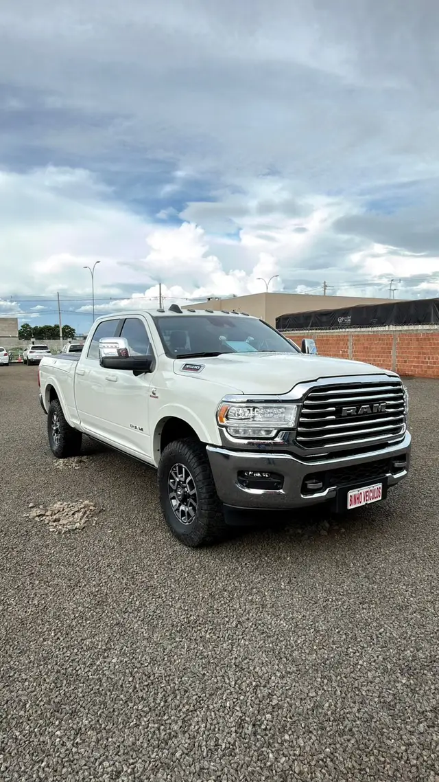Carro Ram 3500 2023 Limited Longhorn 6.7 4x4