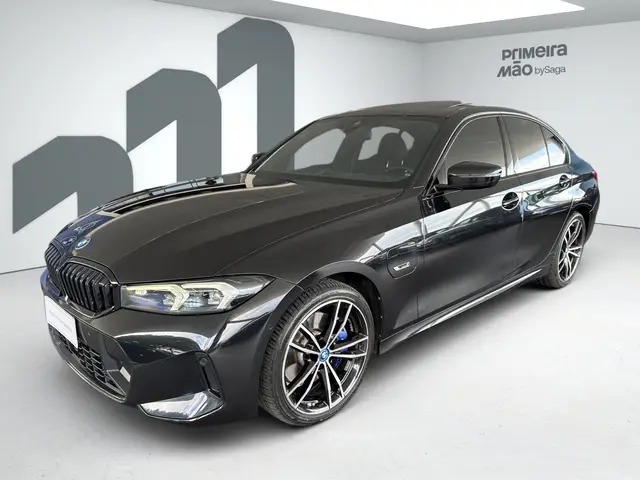 Carro BMW 330e 2023 M Sport 2.0 Turbo (Aut.) (Híb.)