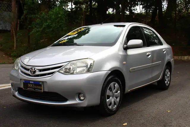 Carro Toyota Etios Sedan 2013 XS 1.5 (Flex)