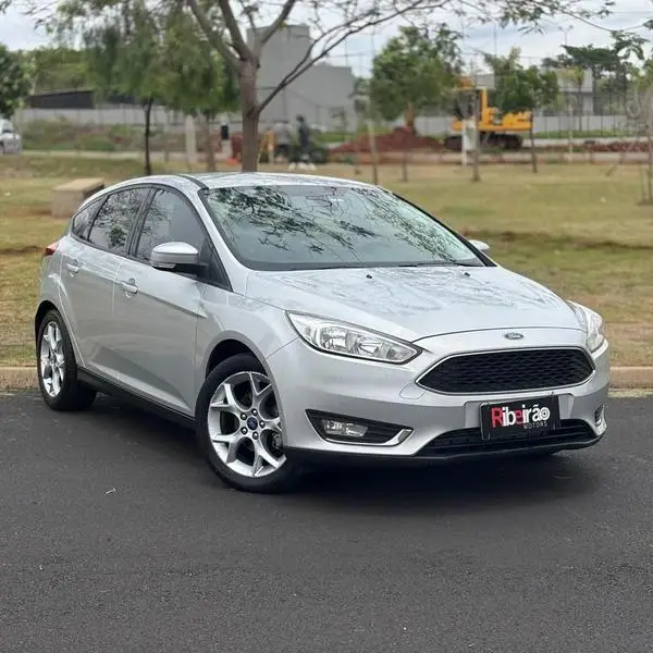 Carro Ford Focus Hatch 2016 SE Plus 2.0 PowerShift