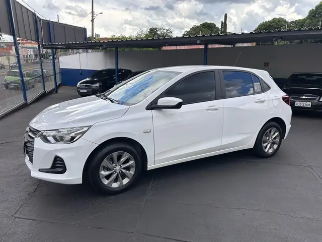 Carro Chevrolet Onix 2023 LT 1.0