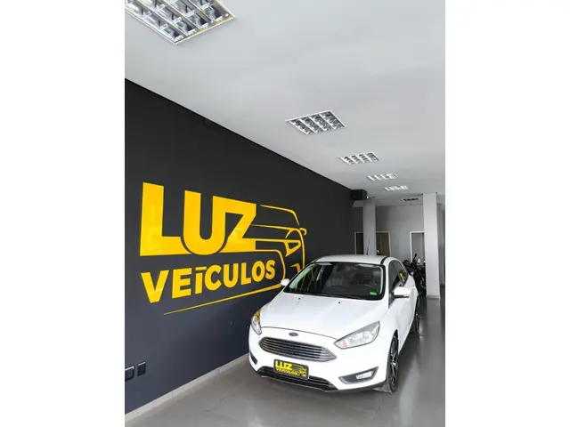 Carro Ford Focus Hatch 2016 Titanium 2.0 PowerShift