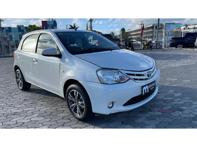 Carro Toyota Etios 2015 Cross 1.5 (Flex)