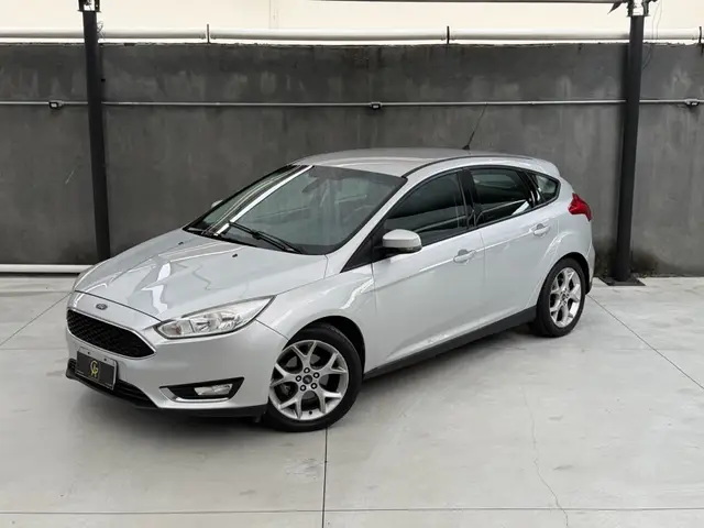 Carro Ford Focus Hatch 2016 SE Plus 1.6 TiVCT