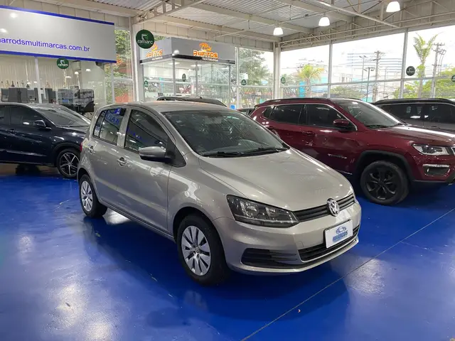 Carro Volkswagen Fox 2015 Trendline 1.0 TEC (Flex)