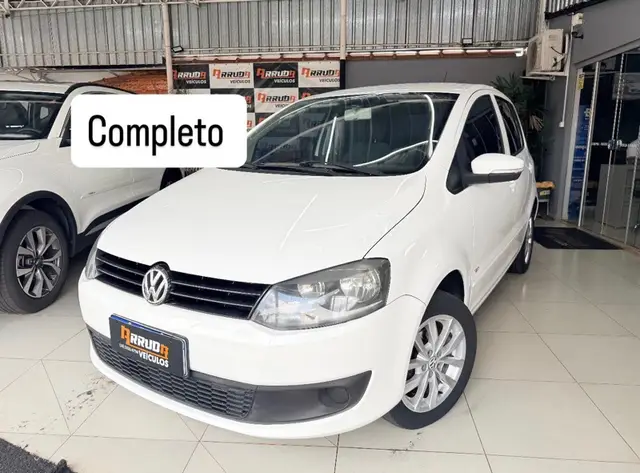 Carro Volkswagen Fox 2011 1.0 8V (Flex) 4p