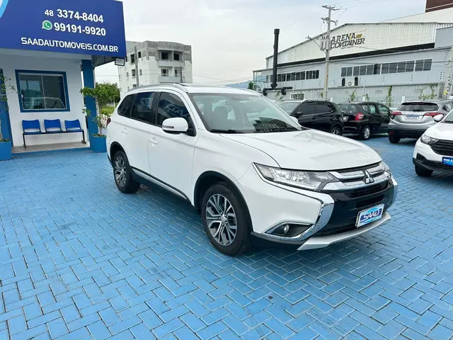 Carro Mitsubishi Outlander 2018 Comfort 2.0 16V (Aut)