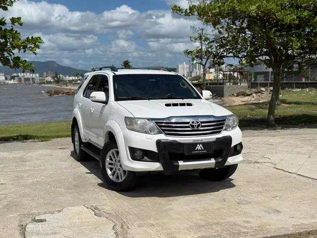 Carro Toyota Hilux SW4 2014 3.0 TDI 4x4 SRV 7L
