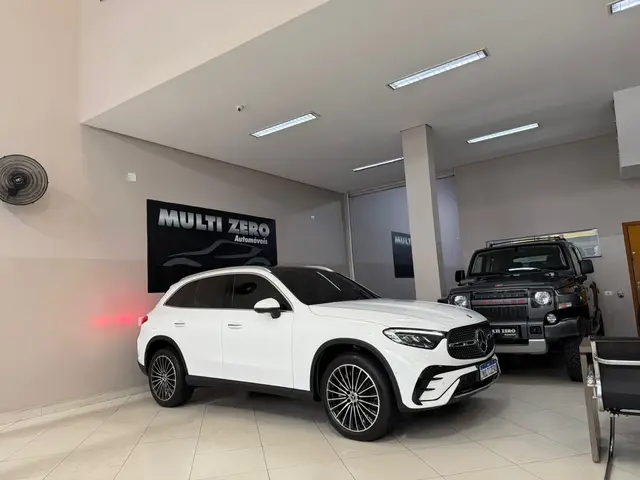 Carro Mercedes-Benz GLC 300  2025 2.0 MHEV 4MATIC AMG LINE