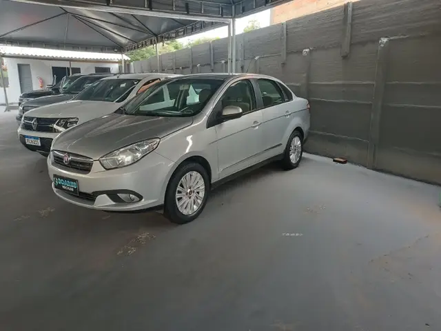 Carro Fiat Grand Siena 2015 ESSENCE ITALIA 1.6 Flex 16V