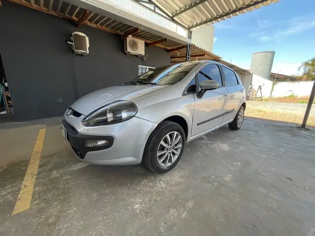 Carro Fiat Punto 2013 Attractive 1.4 (Flex)