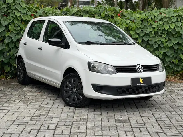 Carro Volkswagen Fox 2014 1.0 TEC (Flex) 4p