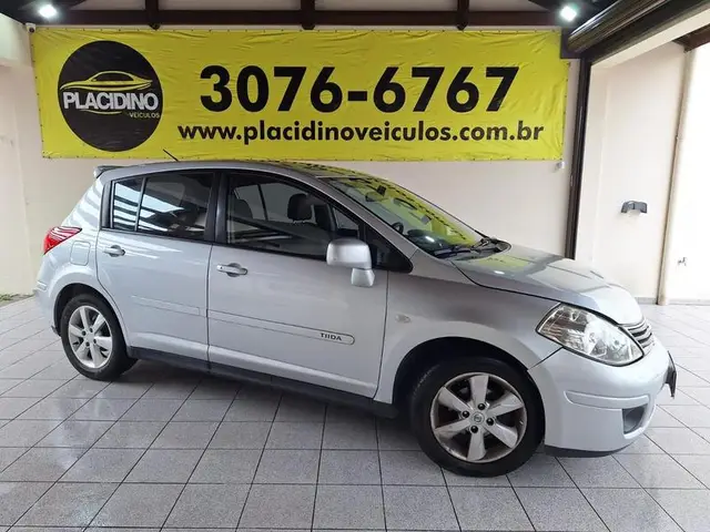 Carro Nissan Tiida 2011 SL 1.8 (flex) (aut)