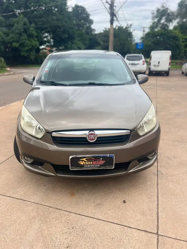 Carro Fiat Grand Siena 2014 Essence 1.6 16V (Flex)