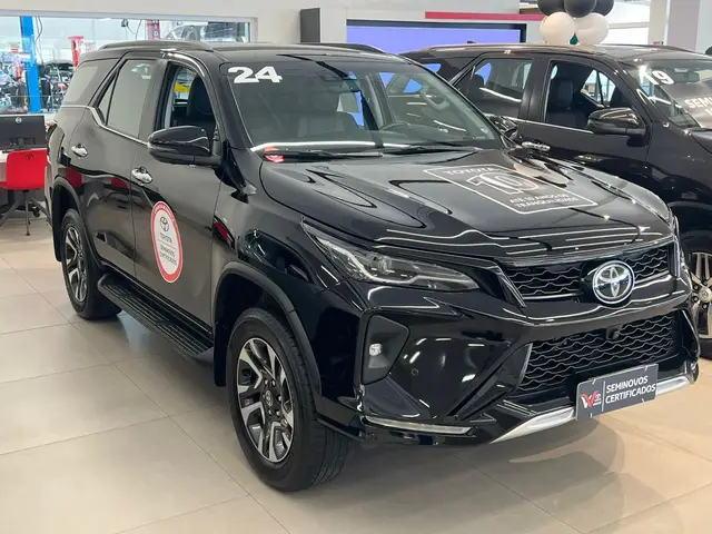 Carro Toyota SW4 2024 SRX Platinum 2.8 Turbodiesel 4x4 (Aut.) (7 Lugares)