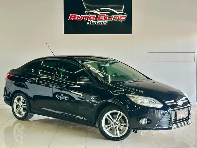 Carro Ford Focus Sedan 2015 SE 2.0 16V PowerShift (Aut)