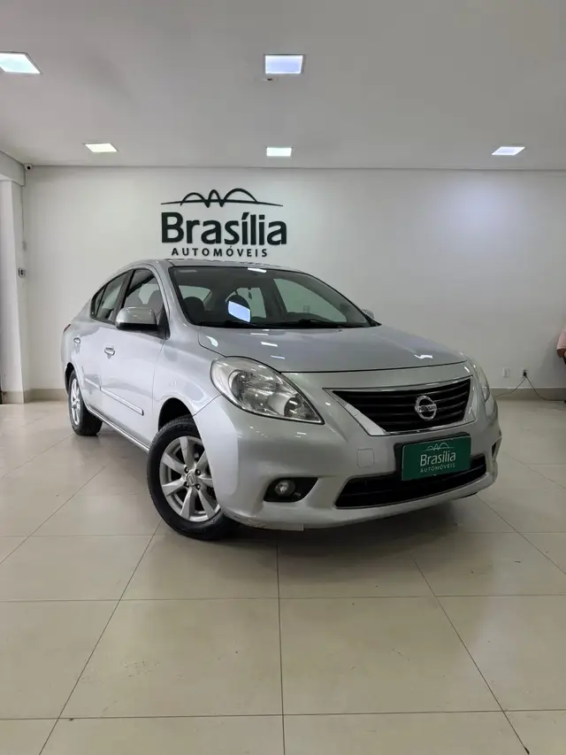 Carro Nissan Versa 2013 1.6 16V SL (Flex)