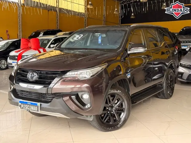 Carro Toyota Hilux SW4 2018 SR 4x2 2.7/2.7 Flex 16V Mec.