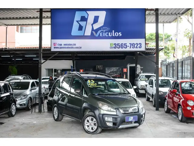 Carro Fiat Idea 2013 Adventure 1.8 16V E.TorQ (Flex)