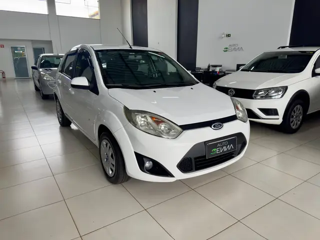 Carro Ford Fiesta Hatch 2014 SE 1.0 RoCam (Flex)