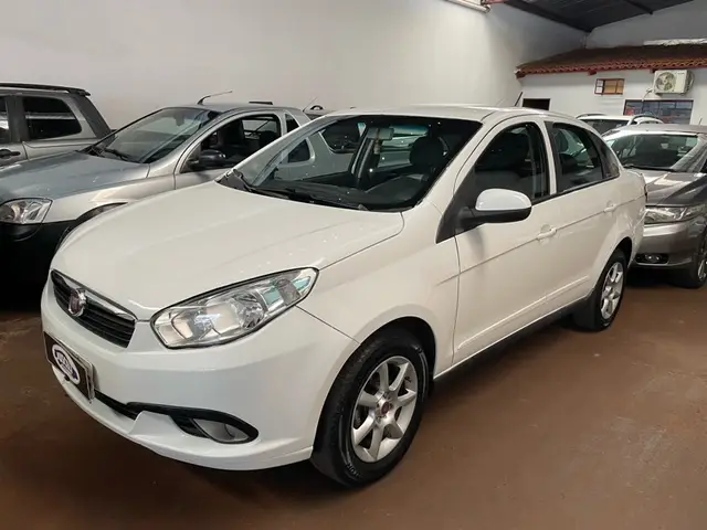 Carro Fiat Grand Siena 2014 Evo Attractive 1.4 8V (Flex)