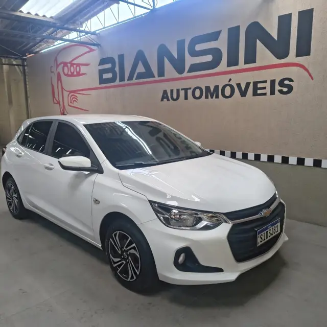 Carro Chevrolet Onix 2024 LT 1.0