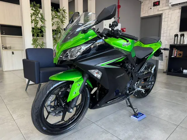 Moto Kawasaki Ninja 2023 300