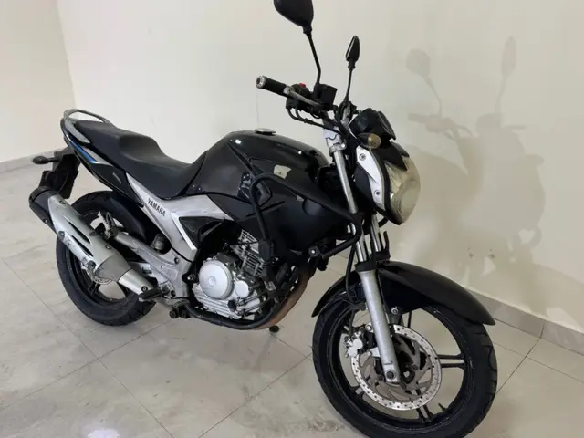 Moto Yamaha YS 250 Fazer 2014 Black Edition