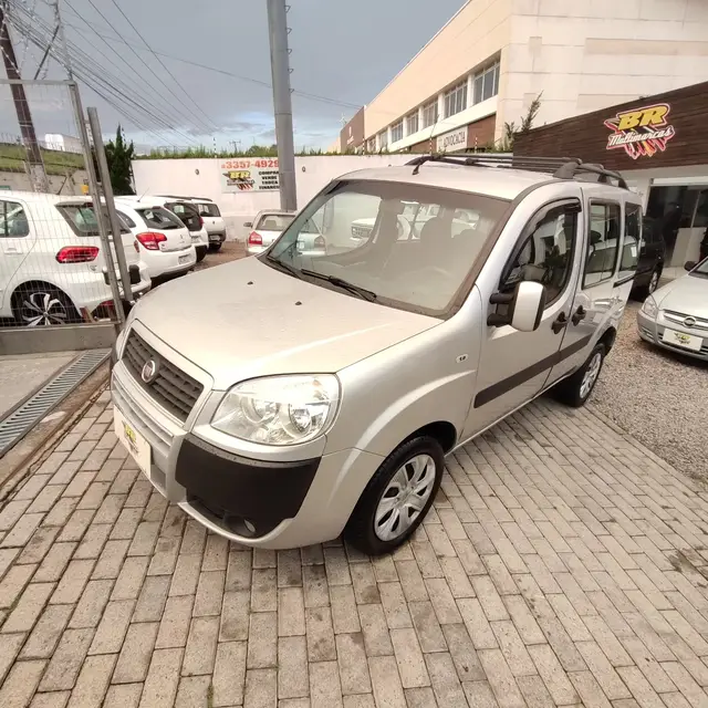 Carro Fiat Doblò 2017 Essence 1.8 5L (Flex)