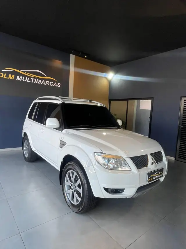 Carro Mitsubishi Pajero TR4 2013 2.0 16V 4x2 (Flex)