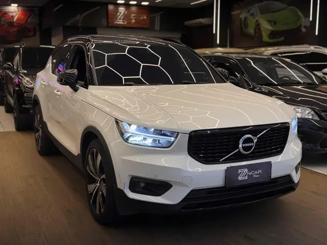 Carro Volvo XC40 2022 Recharge Plus (Elétrico)