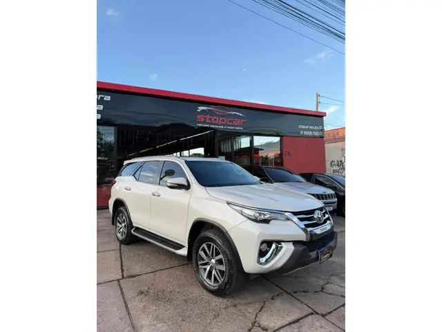 Carro Toyota SW4 2017 2.8 TDI SRX 7L 4x4 (Aut)