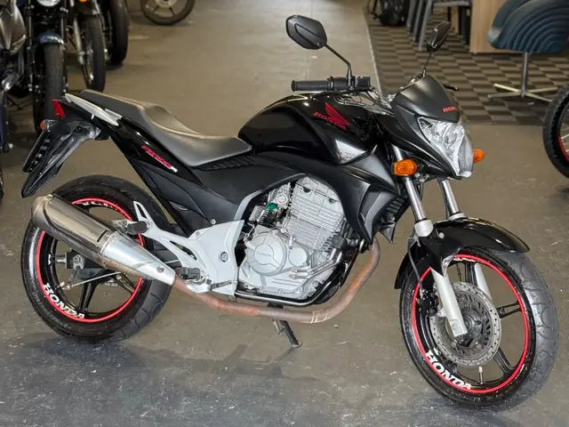 Moto Honda CB 300R 2011 Standard